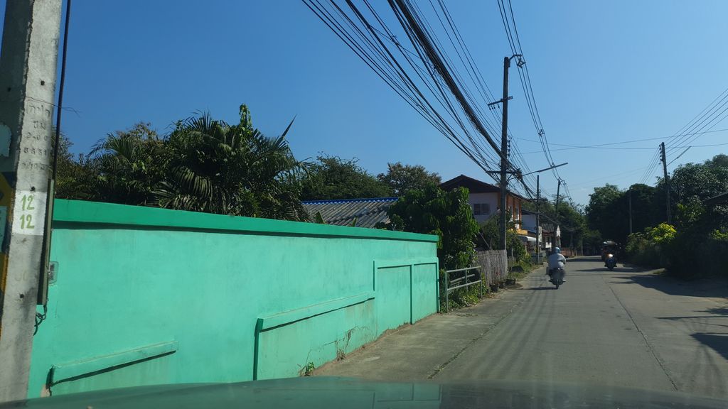 ภาพถนนตรงที่ ร้านก๋วยเตี๋ยวโอทรู ตั้งอยู่ ถ่ายโดย jrcarlsen พ.ศ. 2562 (2019) · A street-level view of where ร้านก๋วยเตี๋ยวโอทรู · Ran Kuaitiao O Su stands, by jrcarlsen in 2562 (2019)