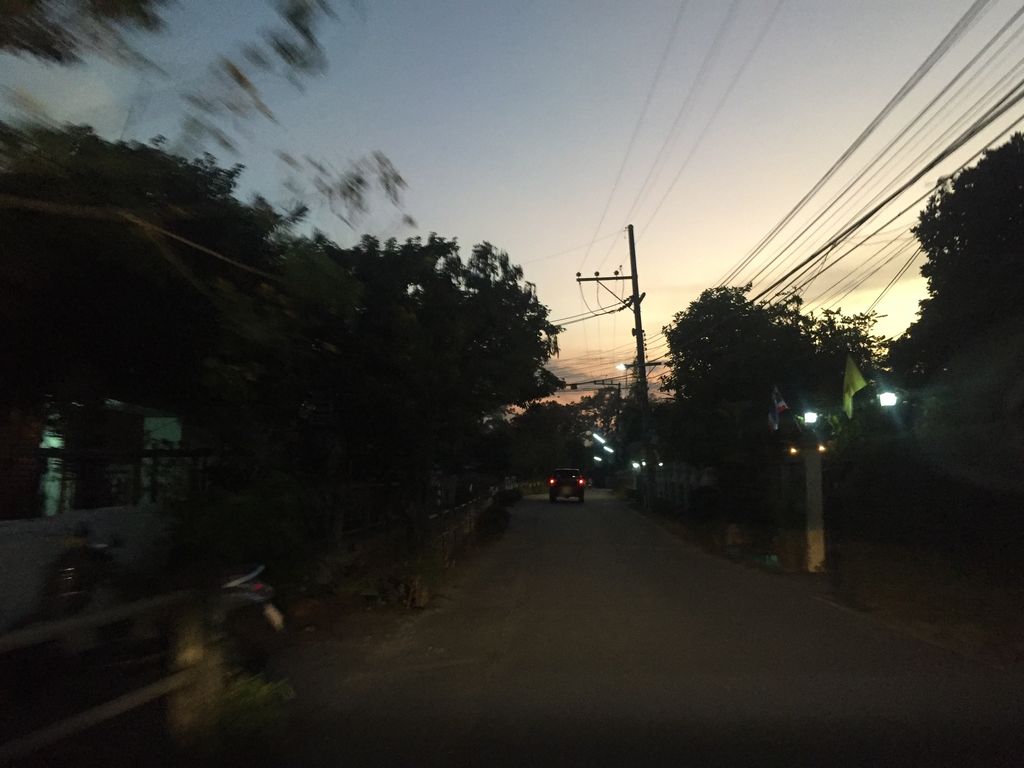 ภาพถนนตรงที่ พิมมาลาลีลา & ลีลาศ ตั้งอยู่ ถ่ายโดย kyoko พ.ศ. 2562 (2019) · A street-level view of where พิมมาลาลีลา & ลีลาศ · Phimmalalila & Lilat stands, by kyoko in 2562 (2019)