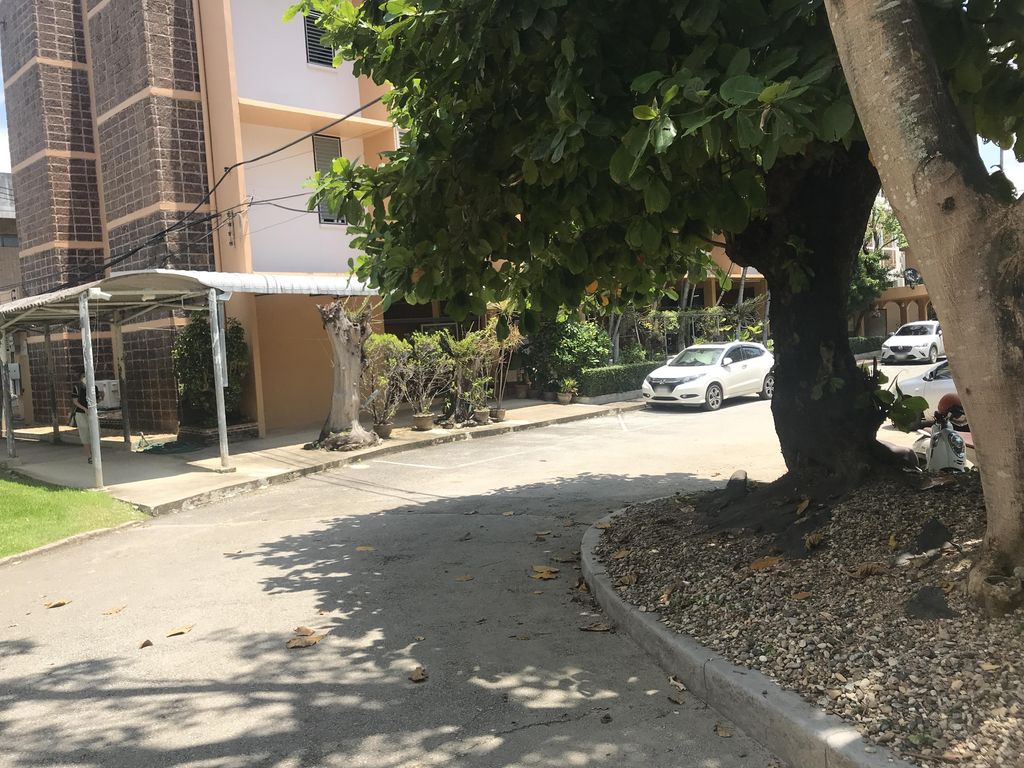 ภาพถนนตรงที่ อาคารสัตว์ทดลอง Zoology Building, Chiang Mai University ตั้งอยู่ ถ่ายโดย scramhorn พ.ศ. 2565 (2022) · A street-level view of where อาคารสัตว์ทดลอง Zoology Building, Chiang Mai University stands, by scramhorn in 2565 (2022)