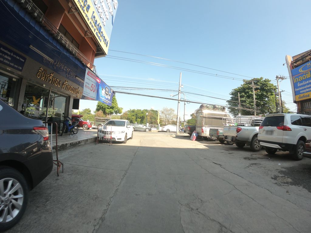 ภาพถนนตรงที่ คำดารา (Comedara) ตั้งอยู่ ถ่ายโดย chanuwath_grab พ.ศ. 2562 (2019) · A street-level view of where คำดารา (Comedara) stands, by chanuwath_grab in 2562 (2019)