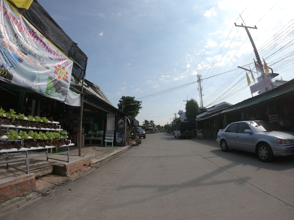 ภาพถนนตรงที่ เชียงใหม่ ฟาแลนนอปซิส - Chiang Mai Phalaen ตั้งอยู่ ถ่ายโดย chanuwath_grab พ.ศ. 2562 (2019) · A street-level view of where เชียงใหม่ ฟาแลนนอปซิส - Chiang Mai Phalaen stands, by chanuwath_grab in 2562 (2019)