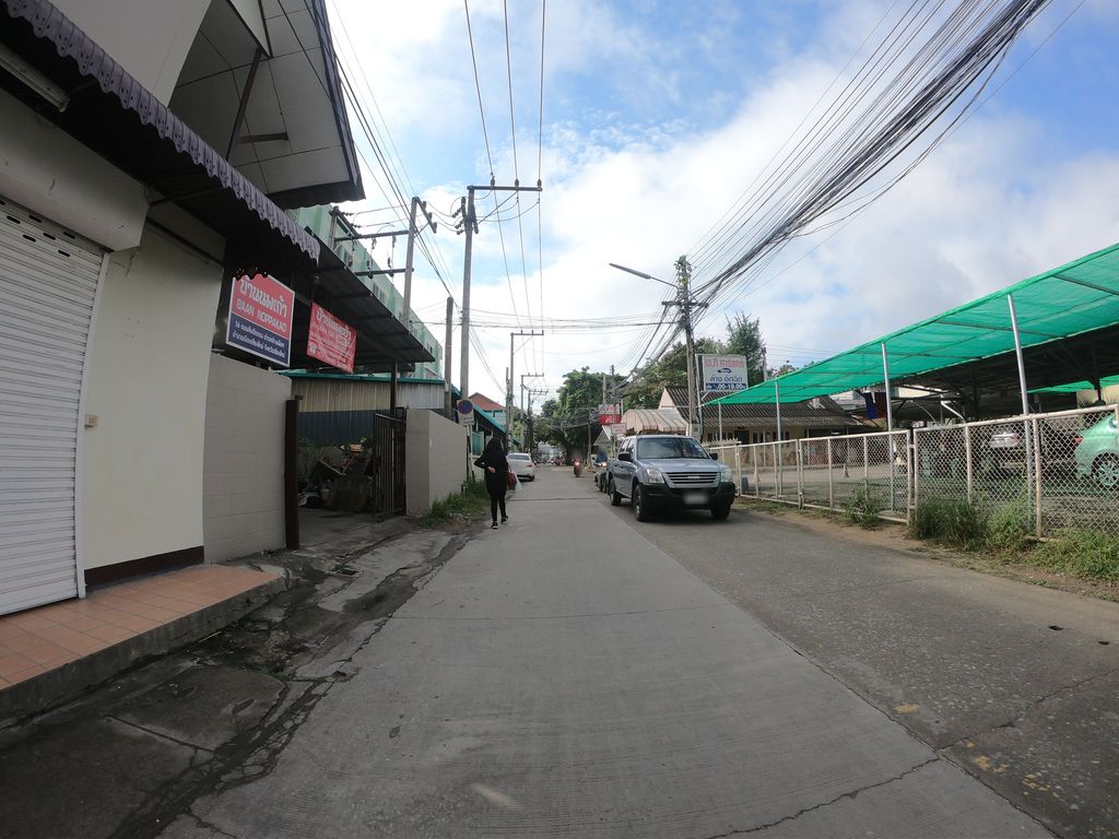 ภาพถนนตรงที่ บ้านนพเก้า ตั้งอยู่ ถ่ายโดย chanuwath_grab พ.ศ. 2562 (2019) · A street-level view of where บ้านนพเก้า · Ban Nopkao stands, by chanuwath_grab in 2562 (2019)