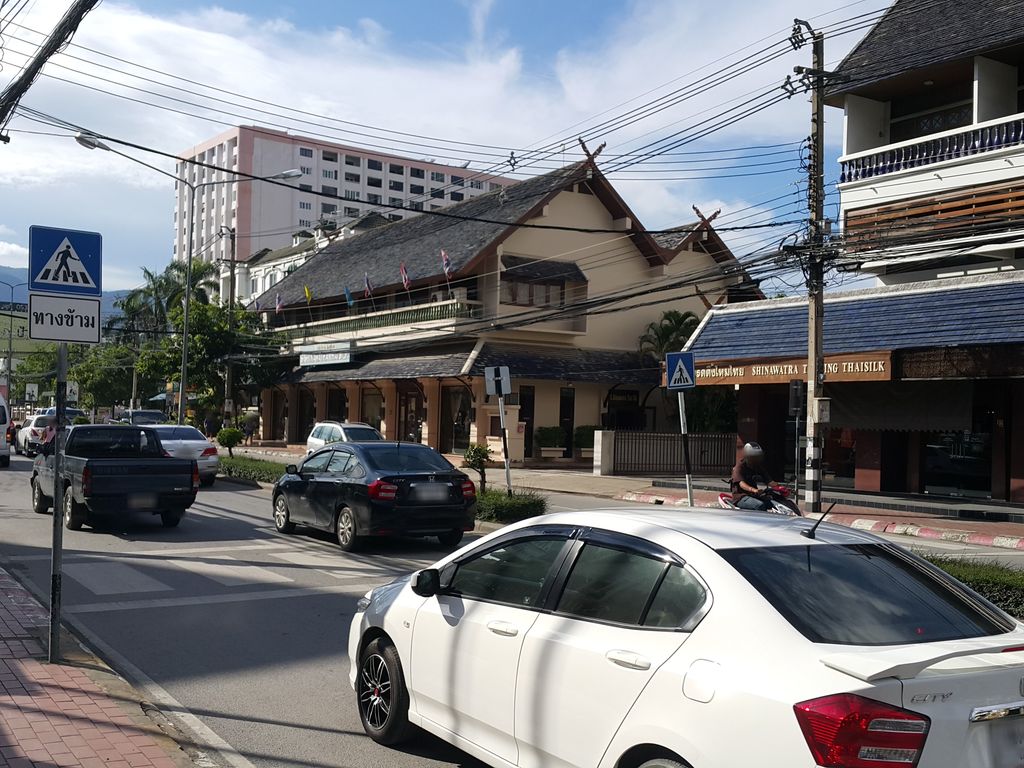 ภาพถนนตรงที่ Will coff ตั้งอยู่ ถ่ายโดย jrcarlsen พ.ศ. 2558 (2015) · A street-level view of where Will coff stands, by jrcarlsen in 2558 (2015)