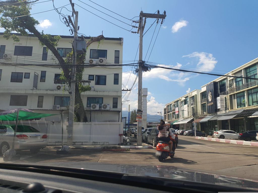 ภาพถนนตรงที่ สำนักงานบัญชีฟินิกซ์ ทำบัญชี เชียงใหม่ ตั้งอยู่ ถ่ายโดย jrcarlsen พ.ศ. 2566 (2023) · A street-level view of where สำนักงานบัญชีฟินิกซ์ ทำบัญชี เชียงใหม่ · Samnakngan Banchi Finik Thambanchi Chiang Mai stands, by jrcarlsen in 2566 (2023)