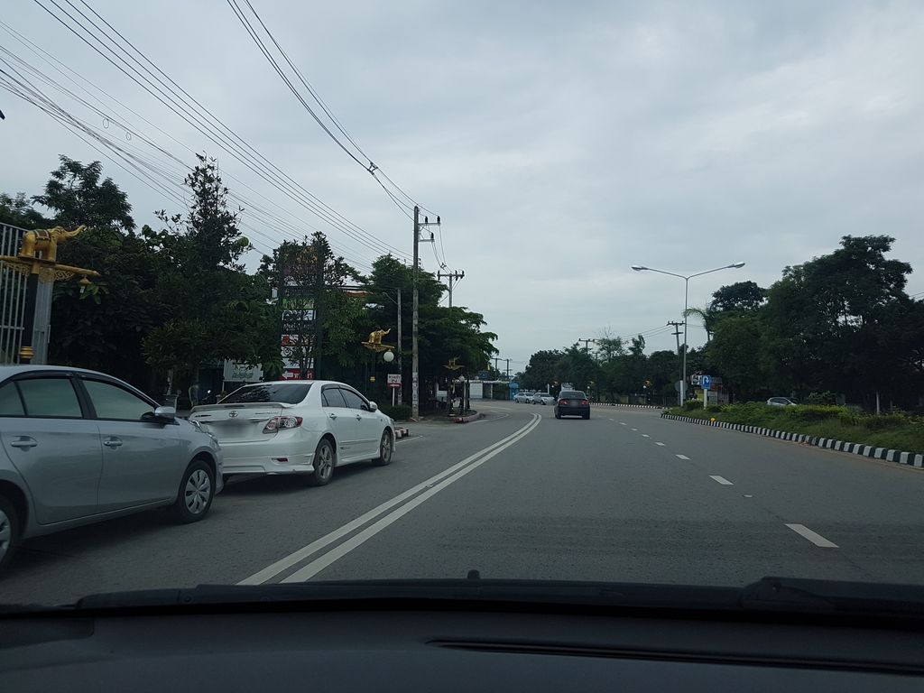ภาพถนนตรงที่ Book Re:public ตั้งอยู่ ถ่ายโดย ekkarin พ.ศ. 2561 (2018) · A street-level view of where Book Re:public stands, by ekkarin in 2561 (2018)