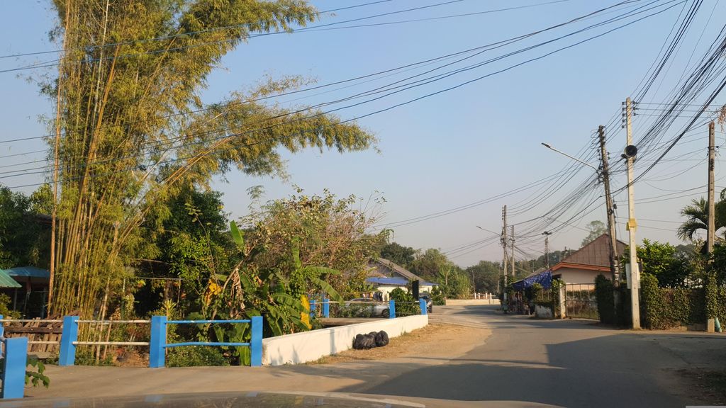 ภาพถนนตรงที่ นพกฤตงานพิมพ์ ตั้งอยู่ ถ่ายโดย jrcarlsen พ.ศ. 2566 (2023) · A street-level view of where นพกฤตงานพิมพ์ · Naphokrueta Nganphim stands, by jrcarlsen in 2566 (2023)