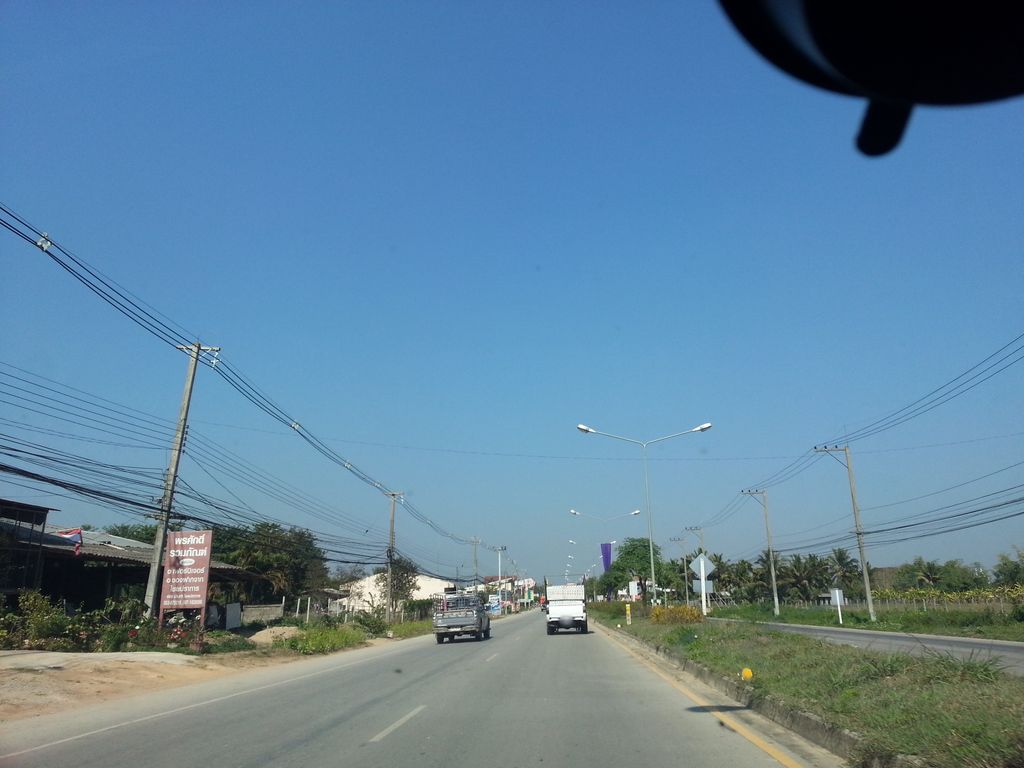 ภาพถนนตรงที่ บีทีการไฟฟ้า ตั้งอยู่ ถ่ายโดย mishari พ.ศ. 2558 (2015) · A street-level view of where บีทีการไฟฟ้า · B Thi Kanfaifa stands, by mishari in 2558 (2015)