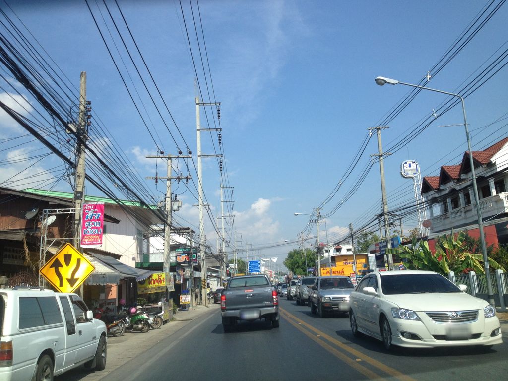 ภาพถนนตรงที่ ร้านโมบายคอร์นเนอร์ ซ่อมมือถือ ตั้งอยู่ ถ่ายโดย jimwatana พ.ศ. 2558 (2015) · A street-level view of where ร้านโมบายคอร์นเนอร์ ซ่อมมือถือ · Ran Mobile Khon Noe Sommuethue stands, by jimwatana in 2558 (2015)