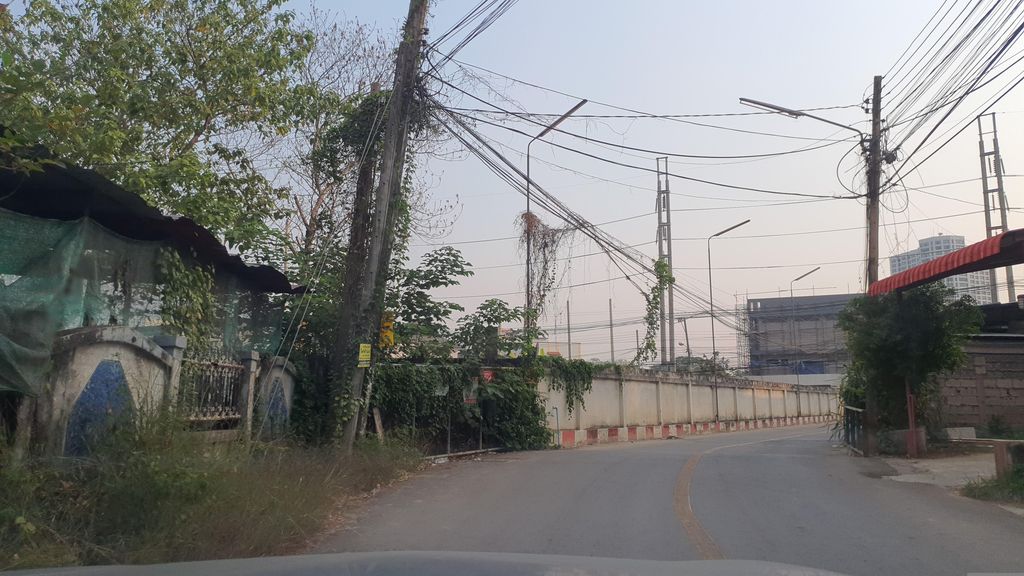 ภาพถนนตรงที่ Chiangmai Steak House เชียงใหม่ สเต๊ก เฮ้าส์ ตั้งอยู่ ถ่ายโดย jrcarlsen พ.ศ. 2566 (2023) · A street-level view of where Chiangmai Steak House เชียงใหม่ สเต๊ก เฮ้าส์ stands, by jrcarlsen in 2566 (2023)