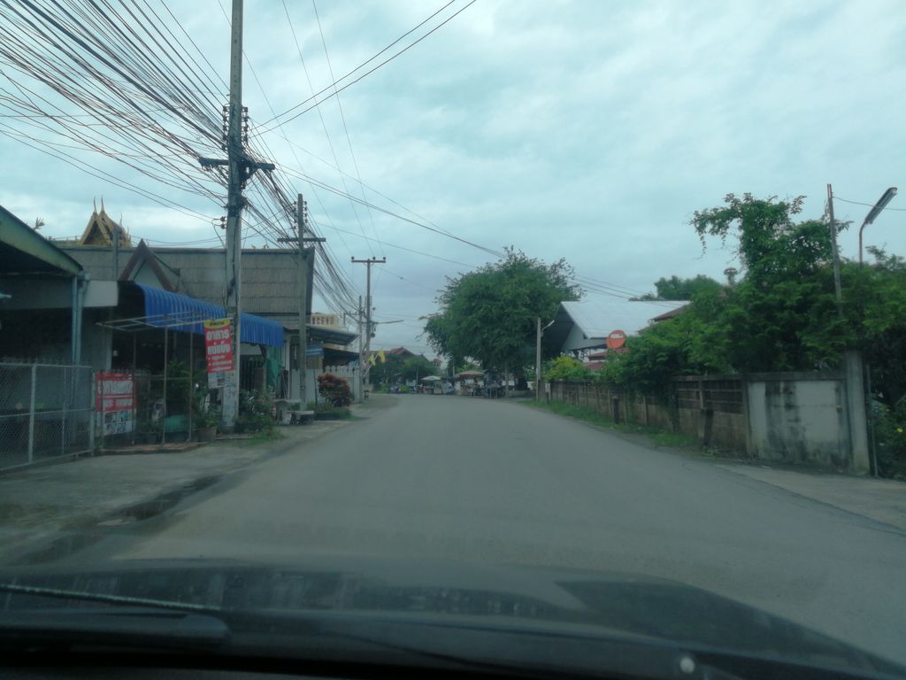 ภาพถนนตรงที่ ทองดีปลาสะเด็ดไข่ ตั้งอยู่ ถ่ายโดย chanon พ.ศ. 2561 (2018) · A street-level view of where ทองดีปลาสะเด็ดไข่ · Thong Di Pla Sadet Khai stands, by chanon in 2561 (2018)