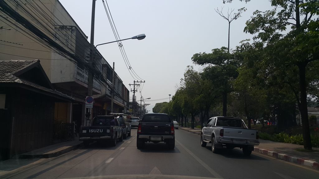 ภาพถนนตรงที่ ร้านสิงห์ทองการช่าง ตั้งอยู่ ถ่ายโดย jrcarlsen พ.ศ. 2560 (2017) · A street-level view of where ร้านสิงห์ทองการช่าง · Ran Sing Thong Kanchang stands, by jrcarlsen in 2560 (2017)