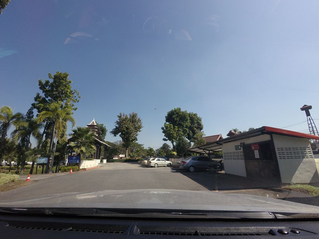 ภาพถนนตรงที่ Balloon Port ตั้งอยู่ ถ่ายโดย mishari พ.ศ. 2563 (2020) · A street-level view of where Balloon Port stands, by mishari in 2563 (2020)