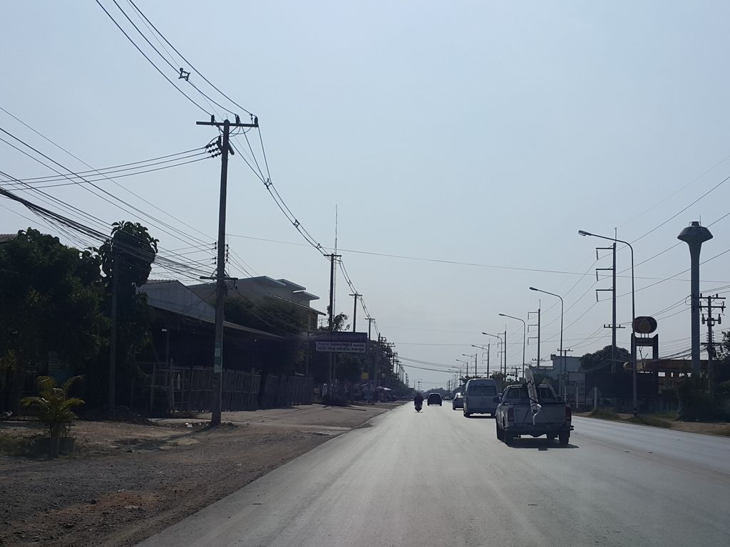 ภาพถนนตรงที่ ชาฮิมตาง 108 ตั้งอยู่ ถ่ายโดย jrcarlsen พ.ศ. 2558 (2015) · A street-level view of where ชาฮิมตาง 108 · Chahimtang 108 stands, by jrcarlsen in 2558 (2015)