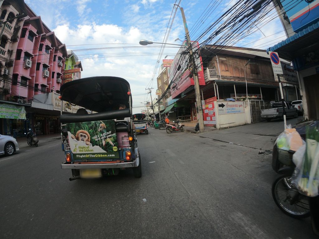 ภาพถนนตรงที่ สามสอ โฟรเซ่น แอนด์ ฟู้ด เชียงใหม่ ตั้งอยู่ ถ่ายโดย chanuwath_grab พ.ศ. 2562 (2019) · A street-level view of where สามสอ โฟรเซ่น แอนด์ ฟู้ด เชียงใหม่ · Samso Frosen & Food Chiang Mai stands, by chanuwath_grab in 2562 (2019)