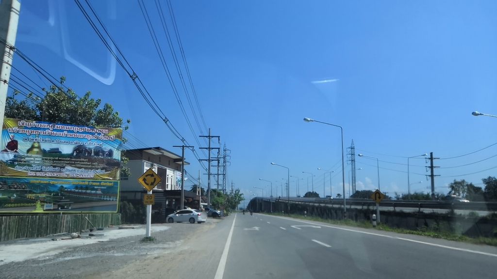 ภาพถนนตรงที่ โรงเรียนอนุบาลณิชดรุณ ตั้งอยู่ ถ่ายโดย charlesano พ.ศ. 2561 (2018) · A street-level view of where โรงเรียนอนุบาลณิชดรุณ · Anuban Nit Drun School stands, by charlesano in 2561 (2018)