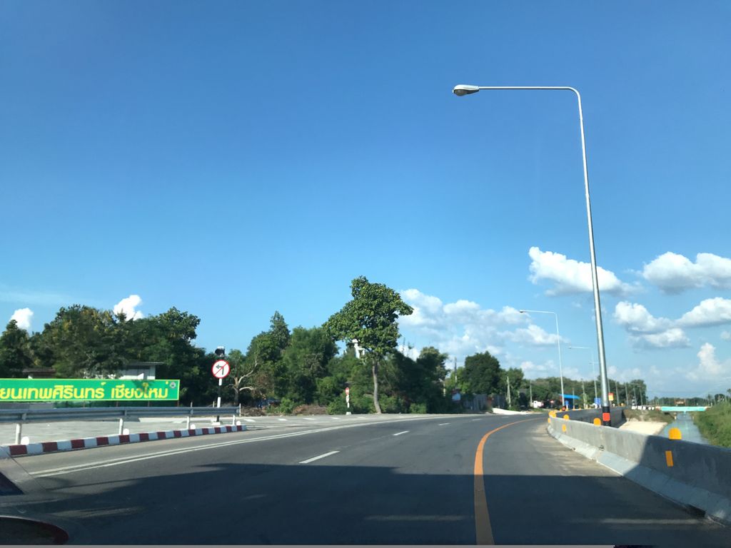 ภาพถนนตรงที่ นั่งชิวบาร์ ตั้งอยู่ ถ่ายโดย prasert พ.ศ. 2561 (2018) · A street-level view of where นั่งชิวบาร์ · Nangchioba stands, by prasert in 2561 (2018)