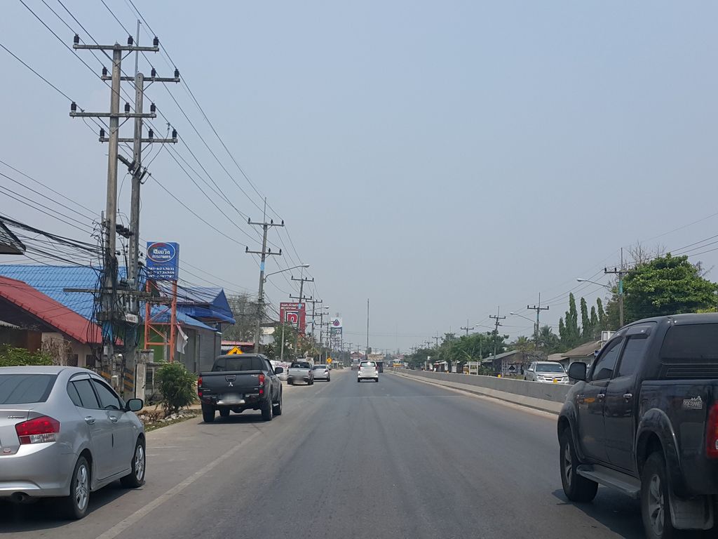 ภาพถนนตรงที่ แม่มาลัยการยาง ตั้งอยู่ ถ่ายโดย jrcarlsen พ.ศ. 2559 (2016) · A street-level view of where แม่มาลัยการยาง · Mae Malai Kanyang stands, by jrcarlsen in 2559 (2016)