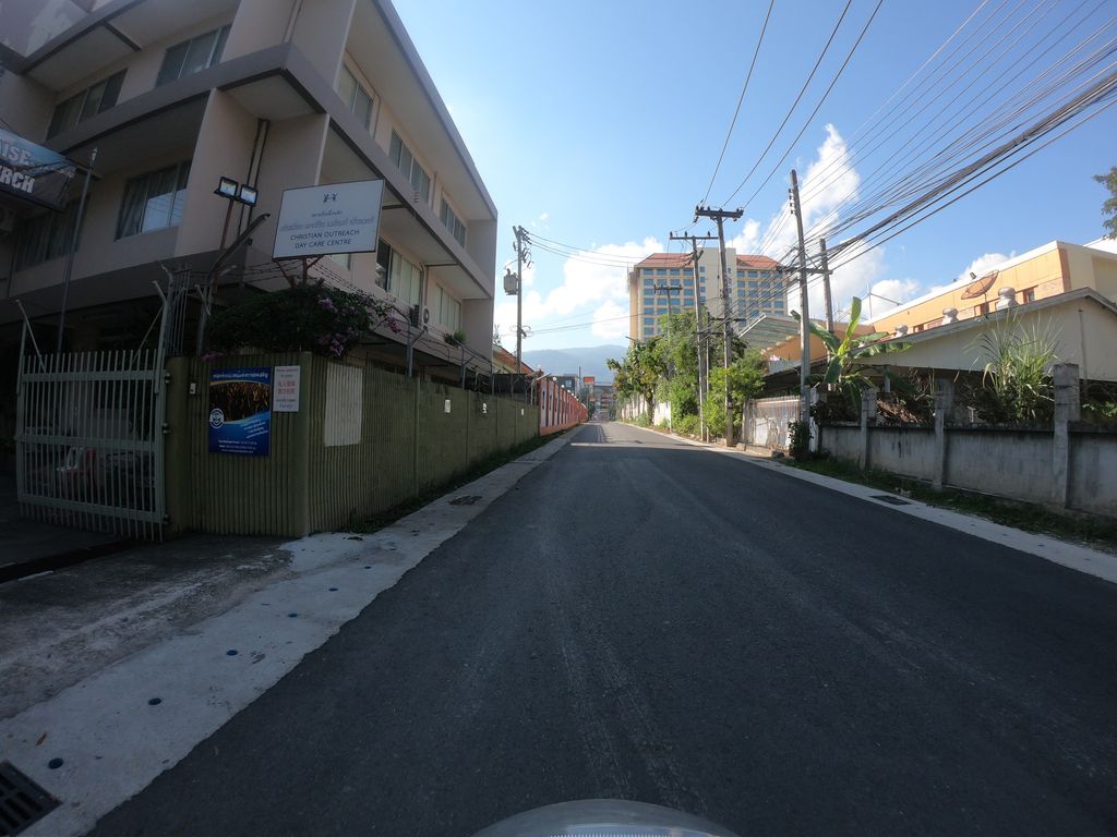ภาพถนนตรงที่ House of Praise ตั้งอยู่ ถ่ายโดย chanuwath_grab พ.ศ. 2562 (2019) · A street-level view of where House of Praise stands, by chanuwath_grab in 2562 (2019)