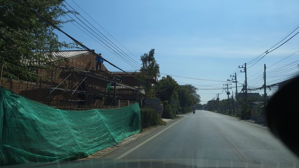 ภาพถนนตรงที่ พริกลาบ ป้อนัน ตั้งอยู่ ถ่ายโดย jrcarlsen พ.ศ. 2563 (2020) · A street-level view of where พริกลาบ ป้อนัน · Phriklap Ponan stands, by jrcarlsen in 2563 (2020)