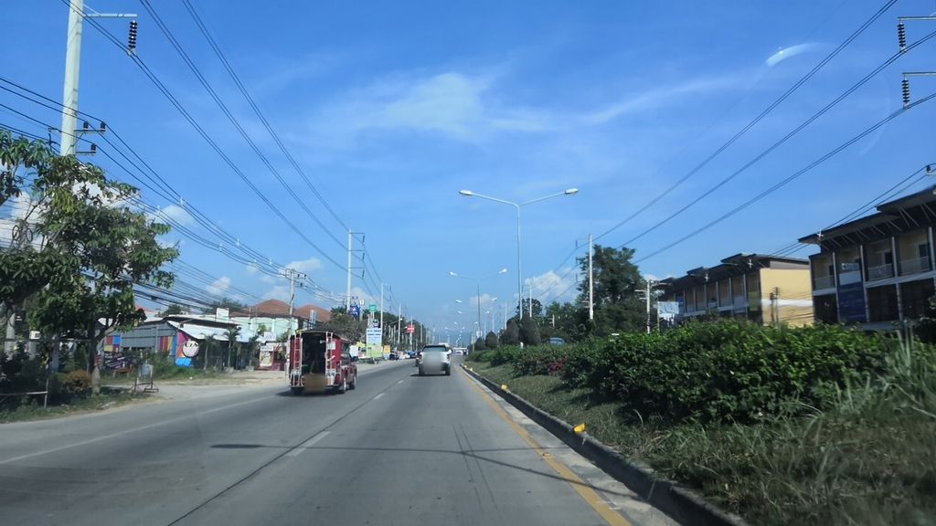 ภาพถนนตรงที่ ร้านโลมาฟิชชิ่งเชียงใหม่ ตั้งอยู่ ถ่ายโดย charlesano พ.ศ. 2561 (2018) · A street-level view of where ร้านโลมาฟิชชิ่งเชียงใหม่ · Ran Loma Fishing Chiang Mai stands, by charlesano in 2561 (2018)
