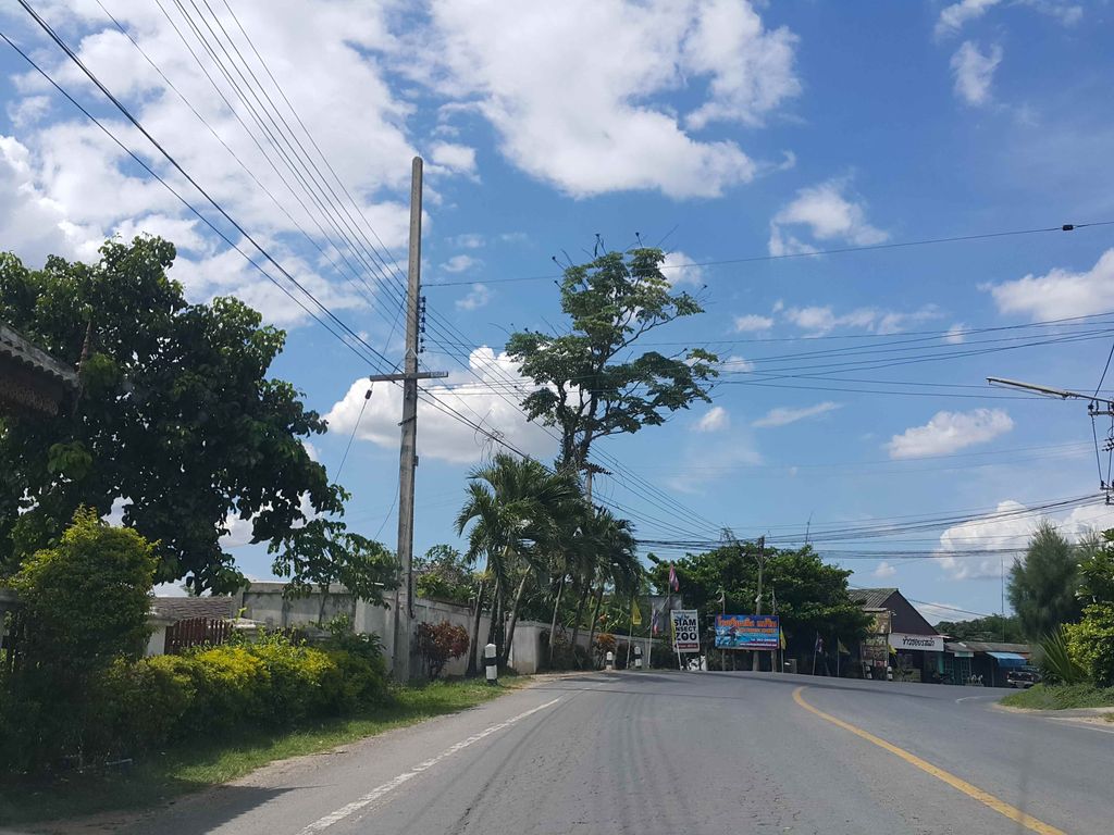 ภาพถนนตรงที่ Ruby sauce รูบี้ ซอส คาเฟ่ ตั้งอยู่ ถ่ายโดย jrcarlsen พ.ศ. 2558 (2015) · A street-level view of where Ruby sauce รูบี้ ซอส คาเฟ่ stands, by jrcarlsen in 2558 (2015)