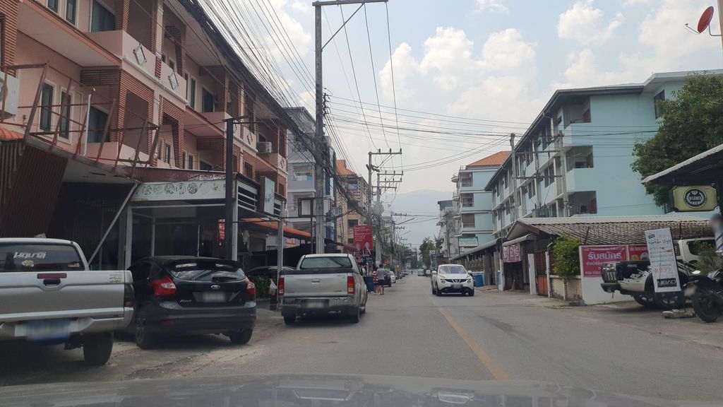 ภาพถนนตรงที่ Claire Lash&NaiL ตั้งอยู่ ถ่ายโดย jrcarlsen พ.ศ. 2566 (2023) · A street-level view of where Claire Lash&NaiL stands, by jrcarlsen in 2566 (2023)