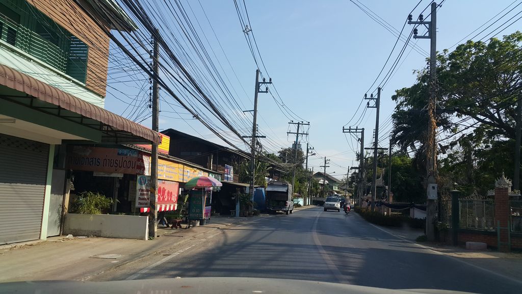ภาพถนนตรงที่ The Elite Agent ตั้งอยู่ ถ่ายโดย jrcarlsen พ.ศ. 2560 (2017) · A street-level view of where The Elite Agent stands, by jrcarlsen in 2560 (2017)