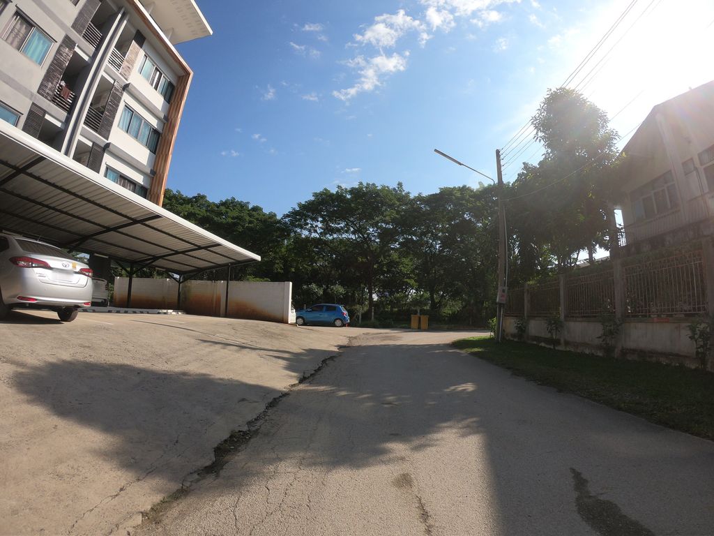 ภาพถนนตรงที่ หอพักบ้านริมคลองเชียงใหม่ ตั้งอยู่ ถ่ายโดย chanuwath_grab พ.ศ. 2562 (2019) · A street-level view of where หอพักบ้านริมคลองเชียงใหม่ · Ban Rimkhalong Chiang Mai Dormitory stands, by chanuwath_grab in 2562 (2019)