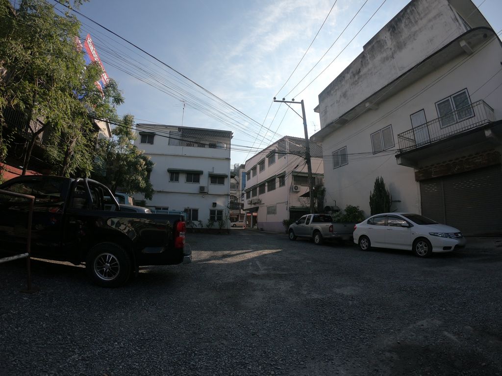 ภาพถนนตรงที่ New Circle Club Chiangmai ตั้งอยู่ ถ่ายโดย chanuwath_grab พ.ศ. 2562 (2019) · A street-level view of where New Circle Club Chiangmai stands, by chanuwath_grab in 2562 (2019)
