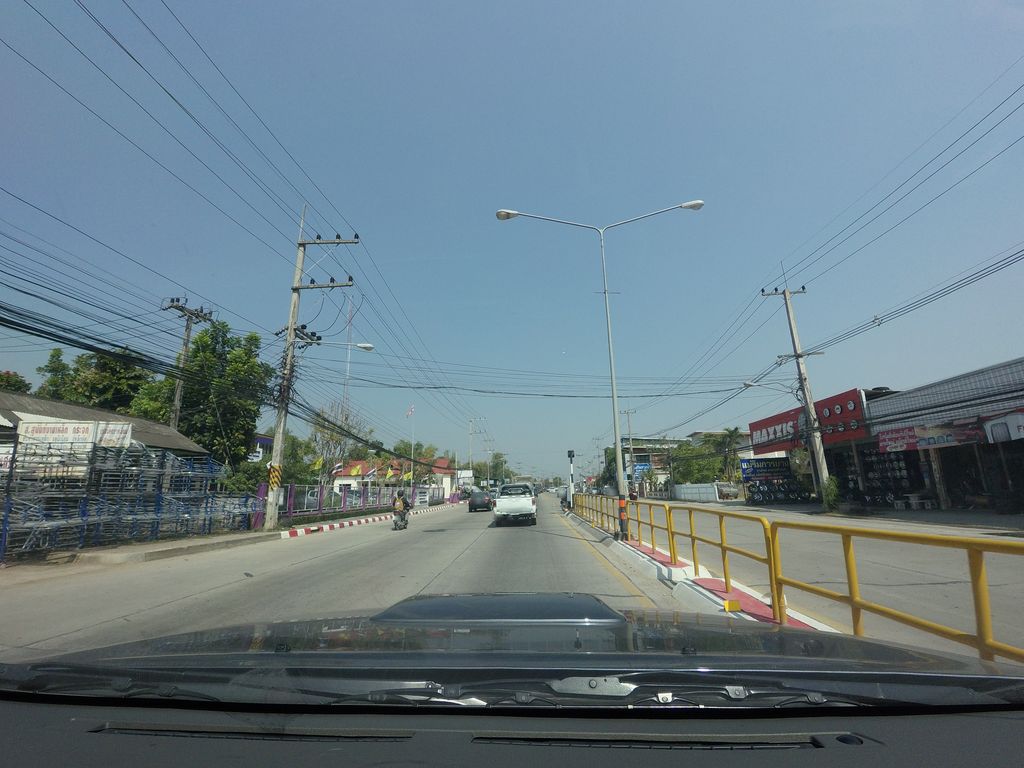 ภาพถนนตรงที่ ร้าน ส.สุนันท์งานเหล็ก ตั้งอยู่ ถ่ายโดย mishari พ.ศ. 2559 (2016) · A street-level view of where ร้าน ส.สุนันท์งานเหล็ก · Ran Sa.su Nan Nganlek stands, by mishari in 2559 (2016)