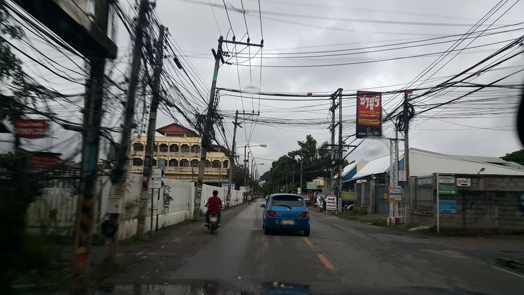 ภาพถนนตรงที่ ต.ซ่อมกระจก ตั้งอยู่ ถ่ายโดย jrcarlsen พ.ศ. 2559 (2016) · A street-level view of where ต.ซ่อมกระจก · Ta.somkrachok stands, by jrcarlsen in 2559 (2016)