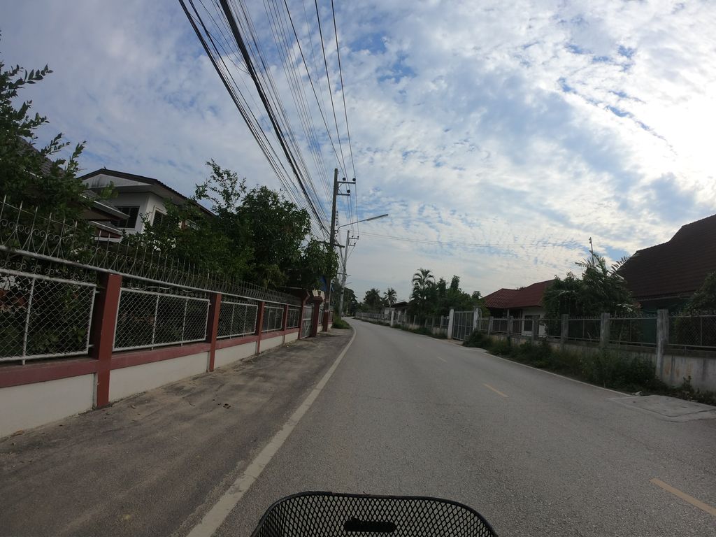 ภาพถนนตรงที่ บ้านสาริศา 2 เชียงใหม่ - Sarisa Ville 2 Chiang Mai ตั้งอยู่ ถ่ายโดย chanuwath_grab พ.ศ. 2562 (2019) · A street-level view of where บ้านสาริศา 2 เชียงใหม่ - Sarisa Ville 2 Chiang Mai stands, by chanuwath_grab in 2562 (2019)