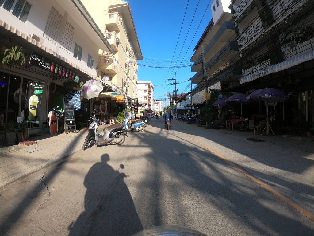 ภาพถนนตรงที่ Aurora Nail เล็บเจลเชียงใหม่ ตั้งอยู่ ถ่ายโดย chanuwath_grab พ.ศ. 2562 (2019) · A street-level view of where Aurora Nail เล็บเจลเชียงใหม่ stands, by chanuwath_grab in 2562 (2019)
