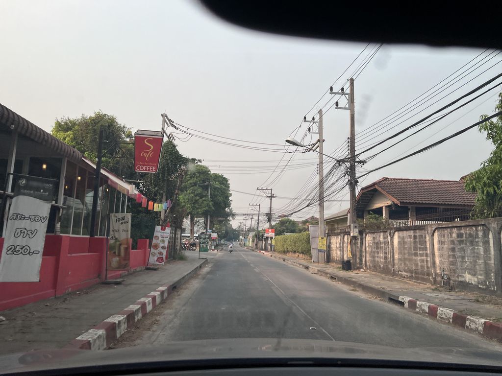ภาพถนนตรงที่ S Café and Hashery ตั้งอยู่ ถ่ายโดย lin_wang พ.ศ. 2567 (2024) · A street-level view of where S Café and Hashery stands, by lin_wang in 2567 (2024)