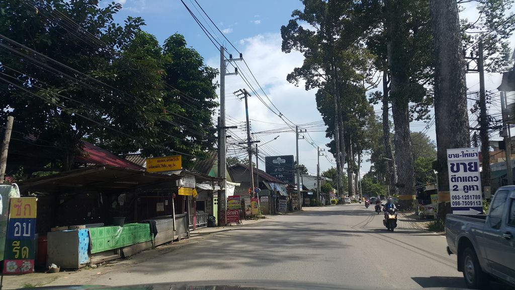 ภาพถนนตรงที่ แวะ คาเฟ่ เชียงใหม่ ตั้งอยู่ ถ่ายโดย jrcarlsen พ.ศ. 2559 (2016) · A street-level view of where แวะ คาเฟ่ เชียงใหม่ · Wae Café Chiang Mai stands, by jrcarlsen in 2559 (2016)
