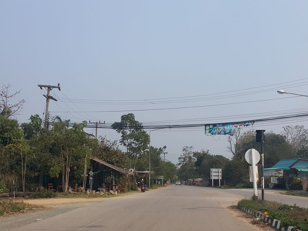 ภาพถนนตรงที่ เทศบาลตำบลเมืองนะ ตั้งอยู่ ถ่ายโดย jrcarlsen พ.ศ. 2559 (2016) · A street-level view of where เทศบาลตำบลเมืองนะ · Tambon Mueang Na Municipality stands, by jrcarlsen in 2559 (2016)
