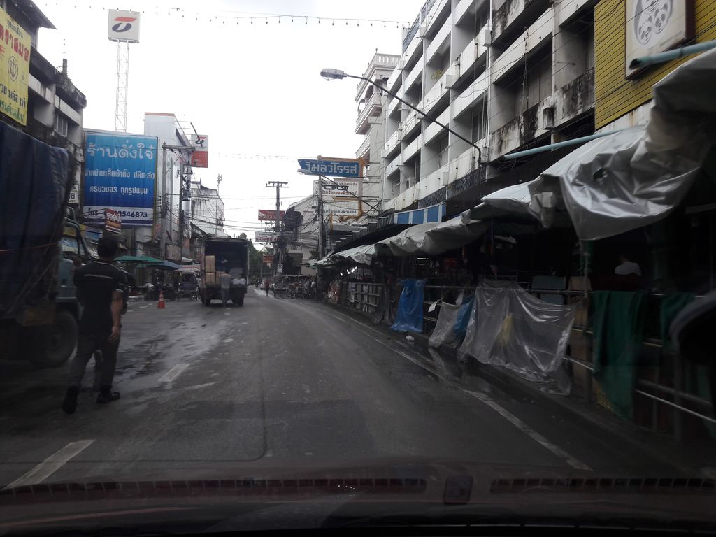 ภาพถนนตรงที่ ขนมครกชาววังกาดหลวง เชียงใหม่ ตั้งอยู่ ถ่ายโดย ratchaphat พ.ศ. 2561 (2018) · A street-level view of where ขนมครกชาววังกาดหลวง เชียงใหม่ · Khanomkhrokchaowang Kat Luang Chiang Mai stands, by ratchaphat in 2561 (2018)
