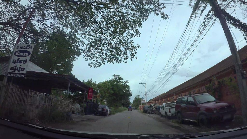 ภาพถนนตรงที่ Auto Queen Car Wash & Detailing Chiang Mai ตั้งอยู่ ถ่ายโดย kaart_3 พ.ศ. 2562 (2019) · A street-level view of where Auto Queen Car Wash & Detailing Chiang Mai stands, by kaart_3 in 2562 (2019)