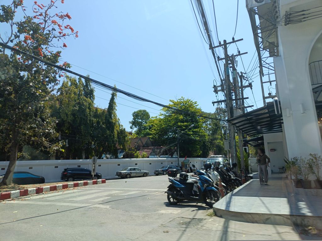 ภาพถนนตรงที่ Klyle clinic - คลายคลินิกเวชกรรม ตั้งอยู่ ถ่ายโดย skillsy พ.ศ. 2568 (2025) · A street-level view of where Klyle clinic - คลายคลินิกเวชกรรม stands, by skillsy in 2568 (2025)