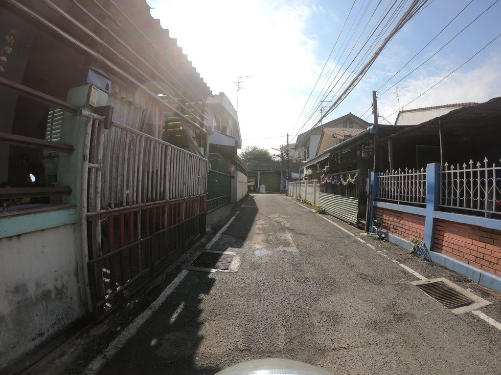 ภาพถนนตรงที่ BED Hotels ตั้งอยู่ ถ่ายโดย chanuwath_grab พ.ศ. 2562 (2019) · A street-level view of where BED Hotels stands, by chanuwath_grab in 2562 (2019)