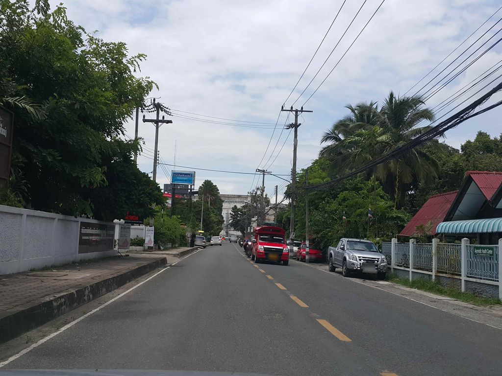 ภาพถนนตรงที่ Health Center ตั้งอยู่ ถ่ายโดย jrcarlsen พ.ศ. 2558 (2015) · A street-level view of where Health Center stands, by jrcarlsen in 2558 (2015)