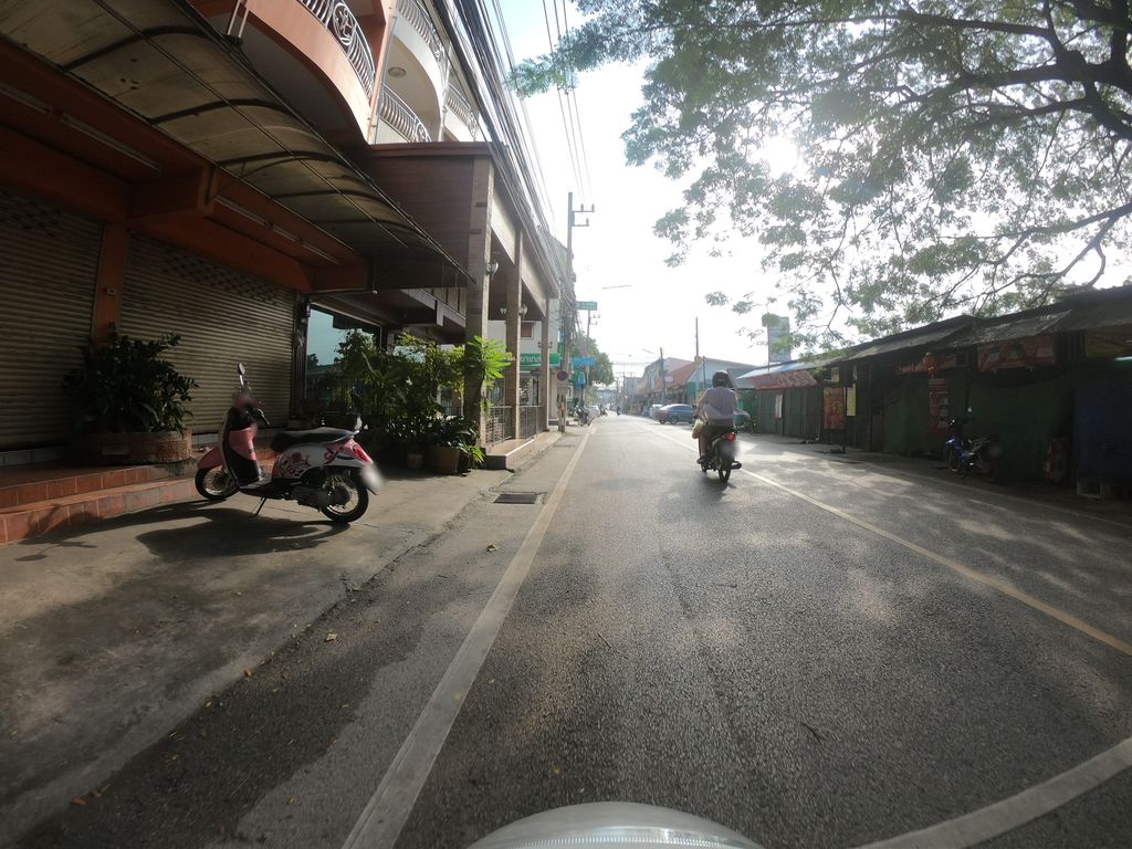 ภาพถนนตรงที่ J&T Home ตั้งอยู่ ถ่ายโดย chanuwath_grab พ.ศ. 2562 (2019) · A street-level view of where J&T Home stands, by chanuwath_grab in 2562 (2019)