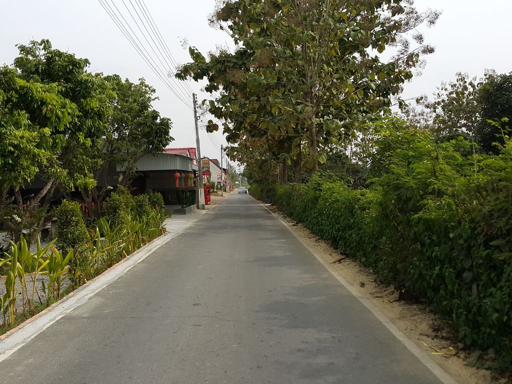 ภาพถนนตรงที่ BossSound System ตั้งอยู่ ถ่ายโดย jrcarlsen พ.ศ. 2557 (2014) · A street-level view of where BossSound System stands, by jrcarlsen in 2557 (2014)