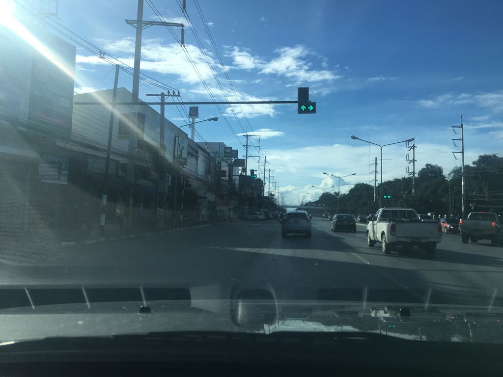 ภาพถนนตรงที่ การะเกต เบเกอรี่ ตั้งอยู่ ถ่ายโดย wapriz พ.ศ. 2561 (2018) · A street-level view of where การะเกต เบเกอรี่ · Karaket Bakery stands, by wapriz in 2561 (2018)
