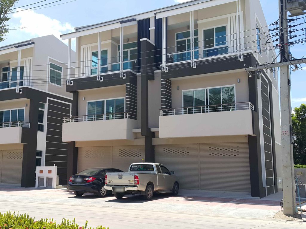 ภาพถนนตรงที่ K Park Business Center ตั้งอยู่ ถ่ายโดย jrcarlsen พ.ศ. 2558 (2015) · A street-level view of where K Park Business Center stands, by jrcarlsen in 2558 (2015)