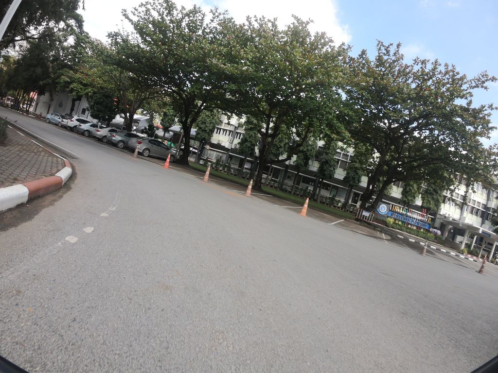 ภาพถนนตรงที่ สาขาวิชาภาษาอังกฤษ คณะศึกษาศาสตร์ มหาวิทยาลัยเชียงใหม่ ตั้งอยู่ ถ่ายโดย chanuwath_grab พ.ศ. 2562 (2019) · A street-level view of where สาขาวิชาภาษาอังกฤษ คณะศึกษาศาสตร์ มหาวิทยาลัยเชียงใหม่ · Wicha Phasaangkarisa Khana Sueksa Sat Mahawitthayalai Chiang Mai branch stands, by chanuwath_grab in 2562 (2019)