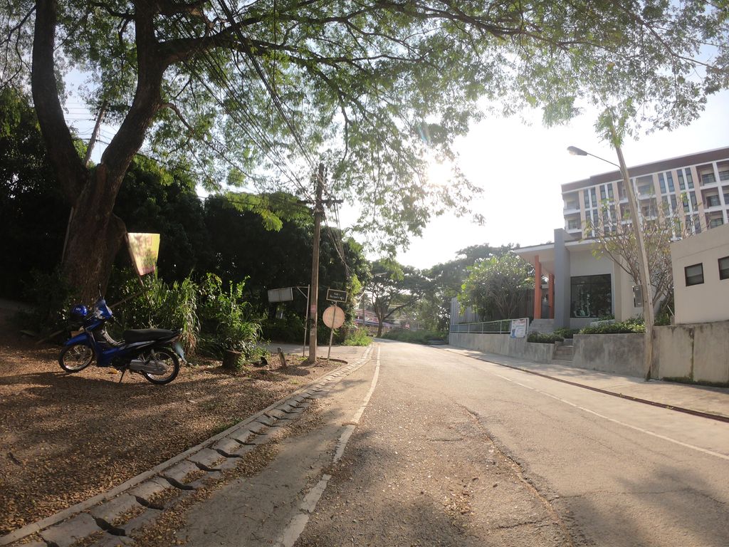 ภาพถนนตรงที่ BY Mini tattoo studio cnx ตั้งอยู่ ถ่ายโดย chanuwath_grab พ.ศ. 2562 (2019) · A street-level view of where BY Mini tattoo studio cnx stands, by chanuwath_grab in 2562 (2019)