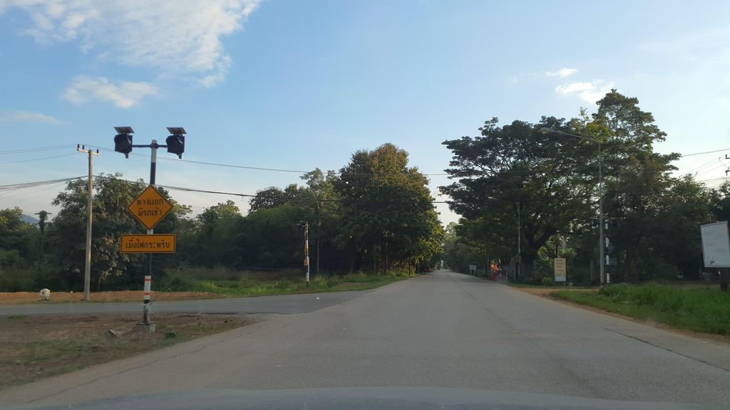 ภาพถนนตรงที่ ไร่วิเชียร  สตอเบอร์รี่ ตั้งอยู่ ถ่ายโดย jrcarlsen พ.ศ. 2564 (2021) · A street-level view of where ไร่วิเชียร  สตอเบอร์รี่ · Raiwichian Satoboeri stands, by jrcarlsen in 2564 (2021)