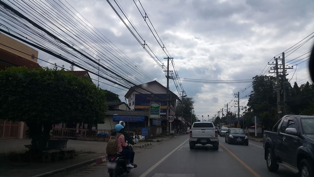 ภาพถนนตรงที่ สมาคมฌาปนกิจสงเคราะห์ลูกค้า ธกส สันป่าตอง-แม่วาง ตั้งอยู่ ถ่ายโดย jrcarlsen พ.ศ. 2561 (2018) · A street-level view of where สมาคมฌาปนกิจสงเคราะห์ลูกค้า ธกส สันป่าตอง-แม่วาง · Samakma Chapnakit Songkhro Lukkha Thakot San Pa Tong-Mae Wang stands, by jrcarlsen in 2561 (2018)