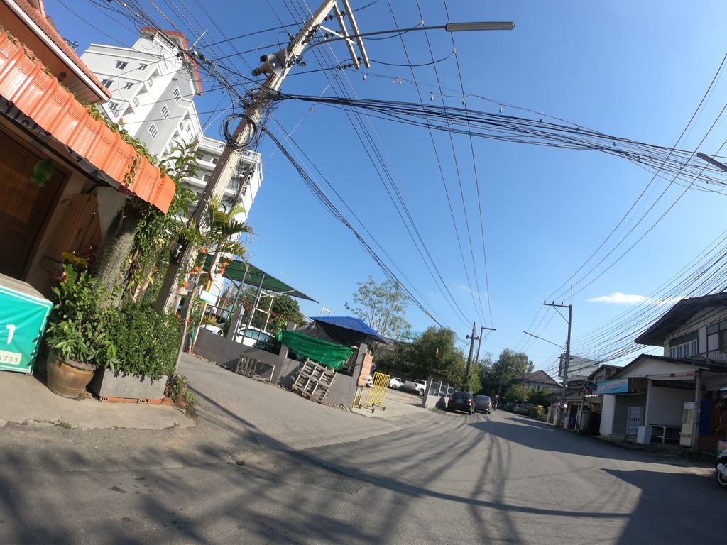 ภาพถนนตรงที่ Fiftyfour Coffee ตั้งอยู่ ถ่ายโดย chanuwath_grab พ.ศ. 2562 (2019) · A street-level view of where Fiftyfour Coffee stands, by chanuwath_grab in 2562 (2019)